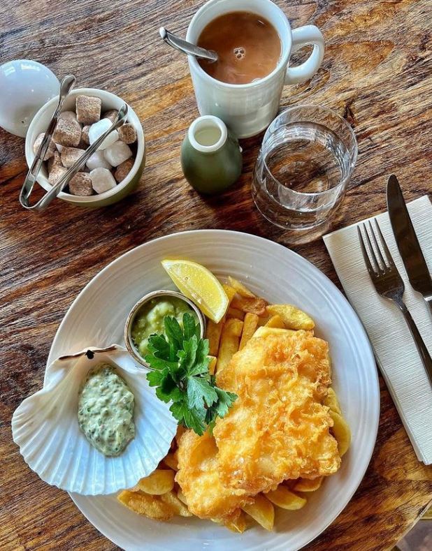 Fish and chips with mushy peas and tartare sauce