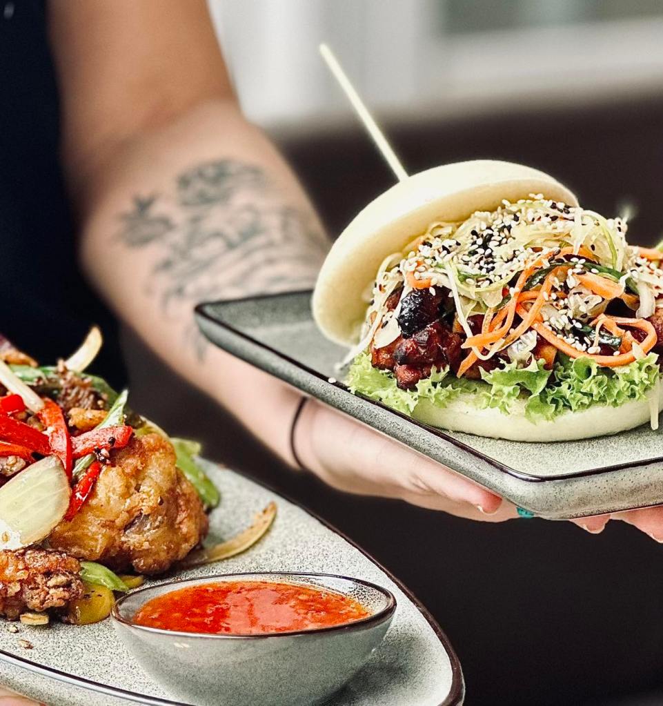 Bao bun and crispy squid